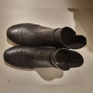 Taos Womans Size 7.5 Black Bootie